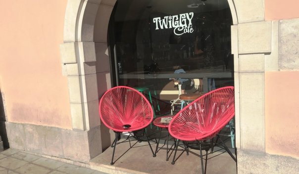 Twiggy cafe