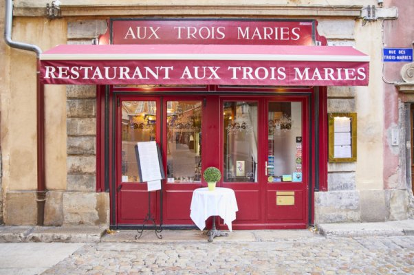 Aux Trois Maries