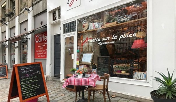 L'assiette Sur La Place