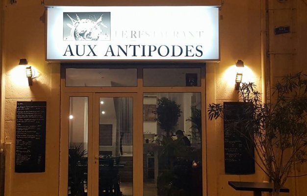 Aux Antipodes