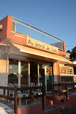 Au Bord De L'Eau