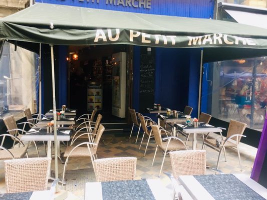 Au Petit Marché