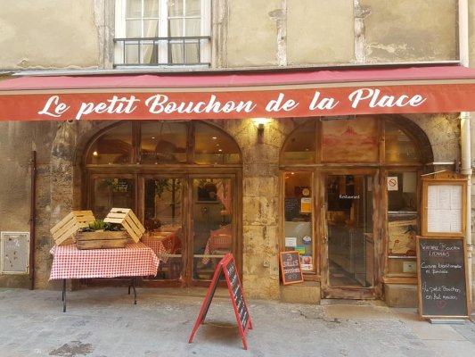 LE PETIT BOUCHON DE LA PLACE